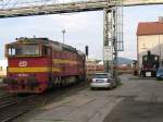 753 211-2 neben ein Dampflok bei Bahnbetriebswerke Liberec am 11-7-2007.