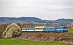 754 078-4 dieselt als Rx 778 in Nýrsko vorbei.Bild vom 12.4.2017