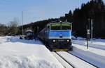 754 006-5 ist am 16.02.2019 mit einem Schnellzug aus Prag im Grenzbahnhof Zelesna Ruda-Alsbetin/Bayerisch Eisenstein angekommen und zieht bis zur Landesgrenze vor. Zum Vergleich diese Aufnahme aus dem Jahre 1980: http://www.bahnbilder.de/bild/deutschland~bahnhoefe-a---e~bayerisch-eisenstein-grenzbahnhof/667898/212-327-1-setzt-im-mai-1980.html