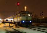 754 057-8 steht am 30.12.14 in Plzeň hlavní nádraží. 