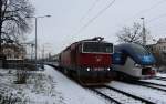 754 066-9 bei der Ausfahrt am 30.12.14 in Plzeň hlavní nádraží.