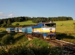 Die 754 024 mit einem Os nach Nové Údolí am 30.07.2016 unterwegs bei Šebanov.