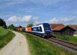761 002 mit einem Containerzug von Prag nach Salzburg am 06.06.2013 bei Kothmailing.