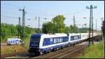 Zwei Siemens ER 20 der Metrans fahren mit einen langen Containerzug in Richtung Györ.