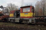 Am 20.03.2023 konnte am alten Bahnhof in Chabarovice die kleine Diesellok 703 645 mit laufendem Motor betratet werden. Diese hatte ein paar Waggons zum Oberleitungsbau am Haken. 