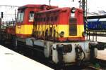 Eine Kleinlok der Baureihe 703 mit mechanischer Kraftbertragung (703 606-4) auf Bahnhof Praha-Hlavni am 8-5-1995. Bild und scan: Date Jan de Vries. 