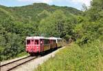 801 009 (mit Beiwagen) und 831 105 als Os 15487 zusehen am 18.07.20 in Malé Březno.