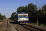 TW 809 163- 9  aus Kralupy nad Vltavou kommend, läuft in Úžice ein und wird den Fotografen
nach Neratovice bringen.08.07.2023 07.38  Uhr.