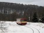 An einem grauen Wintertag fährt  Brotbüchse  810 129 von Moldava (Moldau im Erzgebirge) nach Most (Brüx) - 09.02.2007  