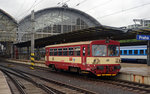 810 589 stand am 15.06.16 im Prager Hbf und wartete auf die Weiterfahrt Richtung Süden.