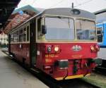 18.2.2015 12:13 KŽC M 152 0535 (alte Bezeichnung für Baureihe 810) als Personenzug (Os) nach Praha-Čakovice im Startbahnhof Praha Masarykovo nádraží.