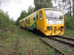 24.7.2010 15:44 ČD Baureihe 914/814 034-4 wartet abgestellt hinter dem Endbahnhof Hranice v Čechch auf seine Fahrt nach Cheb. Dieses Bild ist mein 100stes Bild auf bahnbilder.de.