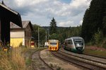  Egronet-Erkundungstour 16.-18.08.2013  Am 18.08.2013 begegnen sich 914/814 081 als MOs5294 und VT08 (642 308/808) als ZOs36095 im Bf Nové Hamry.