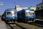 TW 945 317-6 und 203-8 in Turnov, als Schnellzug nach Liberec und Kolin. 08.07.2023 09:31 Uhr.
