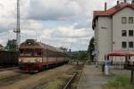 80 29 215-8 / 854 216-9 mit Os 4813 Jihlava-Brno auf Bahnhof Okříšky am 21-5-2013.