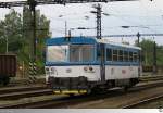 Os 27007 aus Merklin erreicht am 1. Mai 2014 den Bahnhof in Karlsbad. Der Zuglauf wurde an diesem Tag mit dem Triebwagen 810 341-8 abgewickelt.
