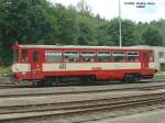 810 470-5 am 16.07.2003 als Os 6355 Harrachov - Semily bei der Einfahrt in den Bahnhof Tanvald.