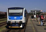 814 250 -7 aus Jicin kommend ist in Turnov eingelaufen.
Um an den Bahnsteig zu fahren, muss der Zug an nördlichen Ende des Bahnhofes zurücksetzen.
08.07.2023  09.28 Uhr
