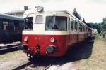 Ein Triebwagen der BR 820 am 29.6.2002 in Korenov. Der abgebildete Wagen ist fr Museumszwecke bestimmt und trgt deshalb die ursprngliche Reihenbezeichnung M240 und ist auch dementsprechend lackiert