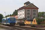 CD 841 001-1 fährt am 29.Juli 2018 als Os 28310 (Slavonice - Kostelec u Jihlavy) in den Bahnhof Dacice ein.