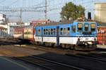 CD 842 037 schiebt zwei Reisewagen aus Brno hl.n. am 21 September 2020.