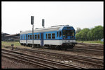 Triebwagen CD 843006 fährt am 24.5.2016 aus dem Bahnhof Liberec aus.