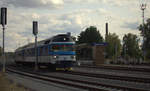 854 016-3 als SP Richtung Rumburk, ausfahrend aus Ceska Lipa hln.