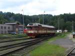 Umlaufen von Triebwagen 854 035-3 der R 1146 aus Praha-Vrsovice auf Bahnhof Tanvald am 13-7-2009.