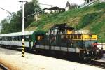 111 005-5 auf Bahnhof Praha-Hlavni am 8-5-1995.