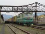 122 039-1 hat am 18. Mrz 2013 mit einem Containerzug nach Deutschland den Deciner Gterbahnhof erreicht. Der Zug wurde anschlieend auf DB 189 umgespannt.