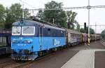 122011 muss mit ihrem Güterzug am 20.8.2013 u8m 8.55 Uhr in Zabori nad Labem in die Ausweiche; denn nun folgen fast im Minuten Takt schnelle Züge!