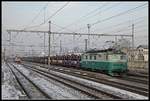 123 012 fährt am 22.01.2019 mit einem Güterzug durch den Bahnhof Prelouc.