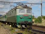 Die 123 015 mit Personnenzug Os 6804 im Auslufer(?) Dolni Rybnik (30.7.2007) fhrt nach Chomutov