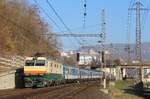 151 023-9 mit dem Rx 605 am 17.11.18 in Ústí nad Labem. 