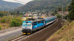 Usti nad Labem am 4. August 2018. Ein Schnellzug mit 151 004-9 wird gleich in Zapped ankommen. 