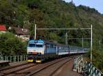 Die 151 011 mit einem R nach Prag am 29.09.2014 unterwegs bei Úholičky.