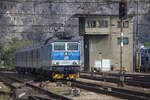 130 001-1 mit einem OS nach Lyssa nad Laben fährt in Usti nad Labem Streckov ein.