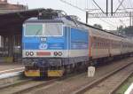 Noch nicht abfahrbereit ein Zug  Przewozy regionale  mit 163 026 - 8 in Jelenia Gora.
Die 163 026 - 8 der CD   segelt unter fremder Flagge  01.08.2014 11:35 Uhr.