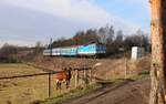 362 068 zu sehen am 20.12.19 mit dem Os 7031 in Chotikov.