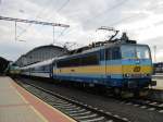 8.4.2012 18:02 ČD 362 161-2 mit einem Schnellzug (R) von Praha hl.n. nach Brno hl.n. im Startbahnhof Praha hl.n.. 