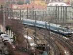 362 173-7 fhrt mi einem Personenzug nun gleich durch den Tunnel in Richtung des Prager Hauptbahnhofs.