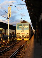 362 120-8 im Sonnenaufgang am 30.07.16. in Plzeň hl.n. mit dem Rx 753 Radbuza.