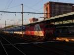 362 086-1 steht am 02.10.13 im Sonnenaufgang im Bahnhof Cheb.