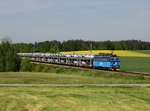 Die 363 067 mit einem Autozug am 22.05.2016 unterwegs bei Klenovice.