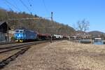 363 051-4 zu sehen am 15.03.22 mit einem Getreidezug in Bilina.