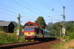 371 005-0 war 01.08.2017 mit ihrem EuroCity im Elbtal unterwegs. Sie ist die letzte altrote 371 der CD.