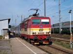 371 001 hat in Bad Schandau den EC 171 Berlin-Budapest zur Weiterfahrt auf tschechischem Gebiet bernommen.