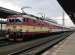 8.4.2012 17:16 ČD 371 001-9 mit einem EuroCity (EC) aus Berlin Gesundbrunnen nach Wien Praterstern kurz vor der Abfahrt im Bahnhof Praha-Holeovice.