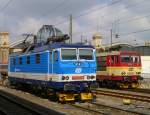 371 001 und 371 005 nebeneinander im Hbf Dresden am 07.04.13