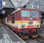 371 015-9 mit CNL 459/IC 61459 von Zrich HB und Erfurt Hbf nach Praha hl.n.kurz vor der Ausfahrt im Leipziger Hbf.14.04.2013